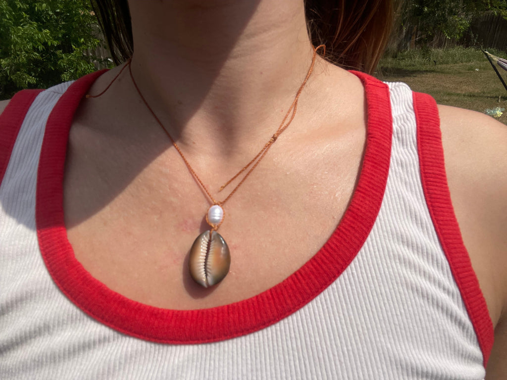 COWRIE SHELL - NECKLACE