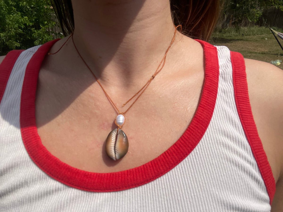COWRIE SHELL - NECKLACE