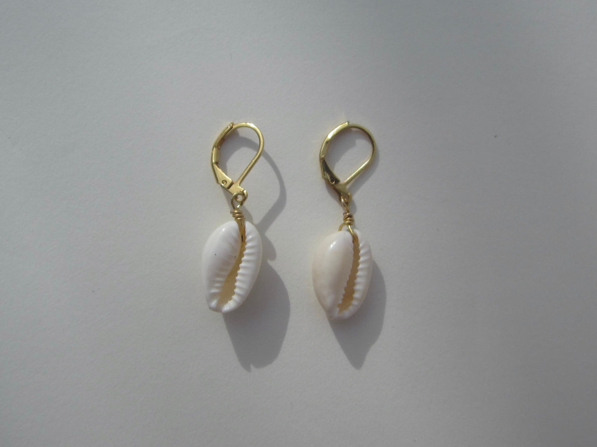 PUKA SHELL - EARRINGS