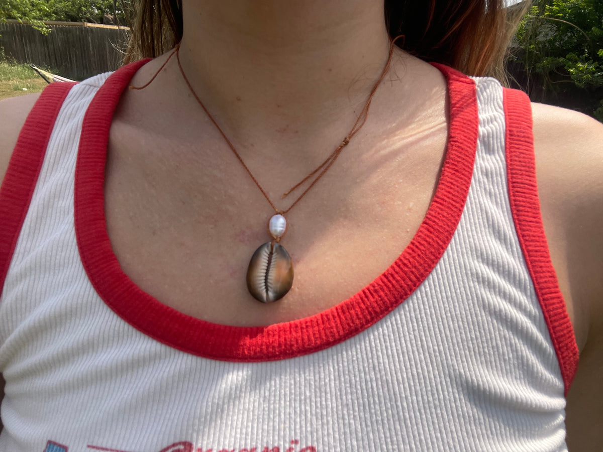 COWRIE SHELL - NECKLACE